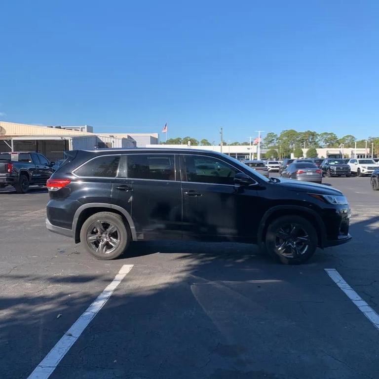 used 2017 Toyota Highlander car, priced at $17,995