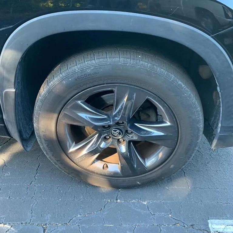 used 2017 Toyota Highlander car, priced at $17,995