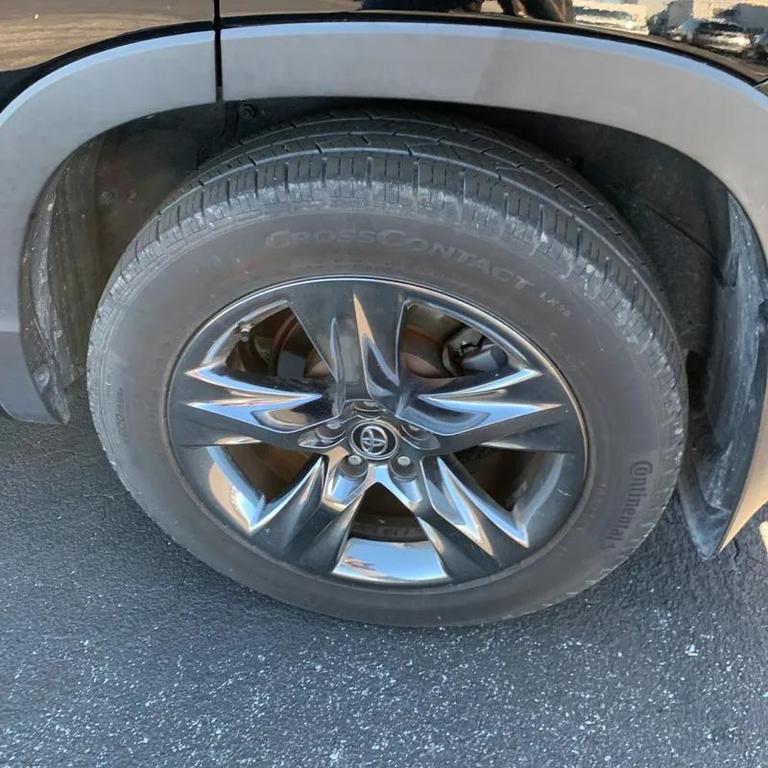 used 2017 Toyota Highlander car, priced at $17,995