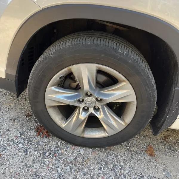 used 2015 Toyota Highlander car, priced at $14,495