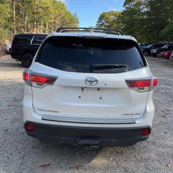 used 2015 Toyota Highlander car, priced at $14,495