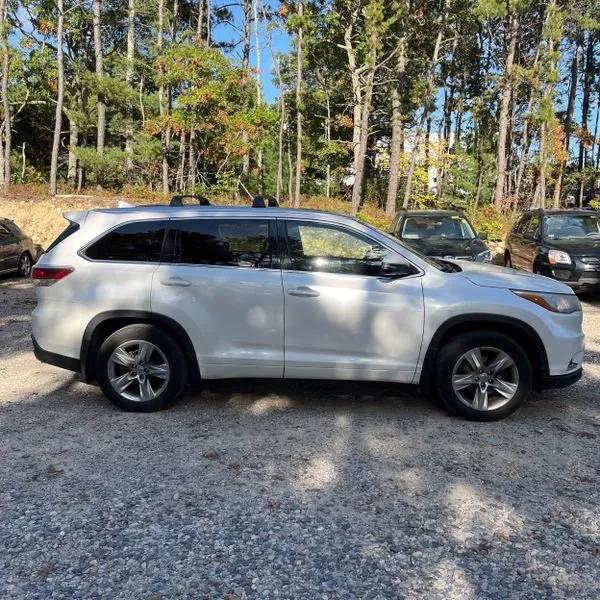 used 2015 Toyota Highlander car, priced at $14,495