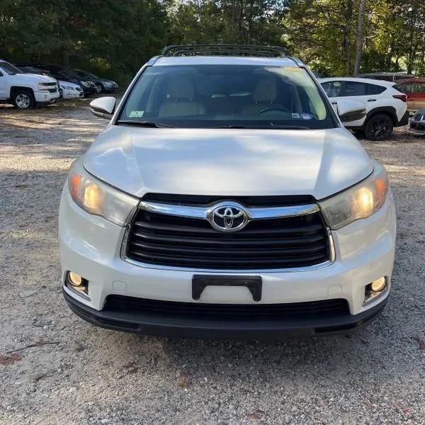 used 2015 Toyota Highlander car, priced at $14,495