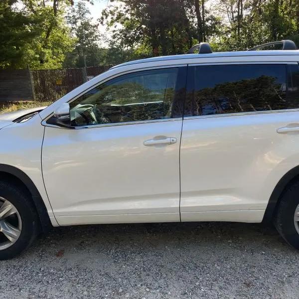 used 2015 Toyota Highlander car, priced at $14,495