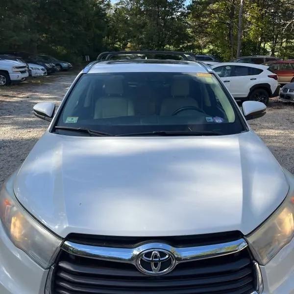 used 2015 Toyota Highlander car, priced at $14,495