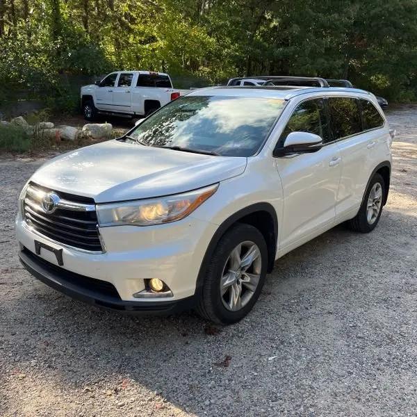 used 2015 Toyota Highlander car, priced at $14,495