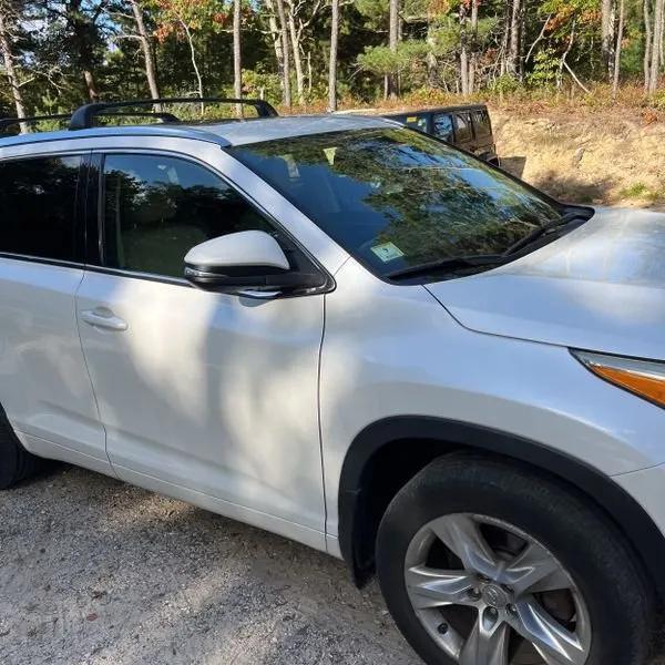 used 2015 Toyota Highlander car, priced at $14,495