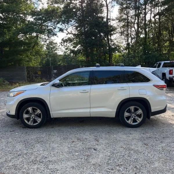 used 2015 Toyota Highlander car, priced at $14,495