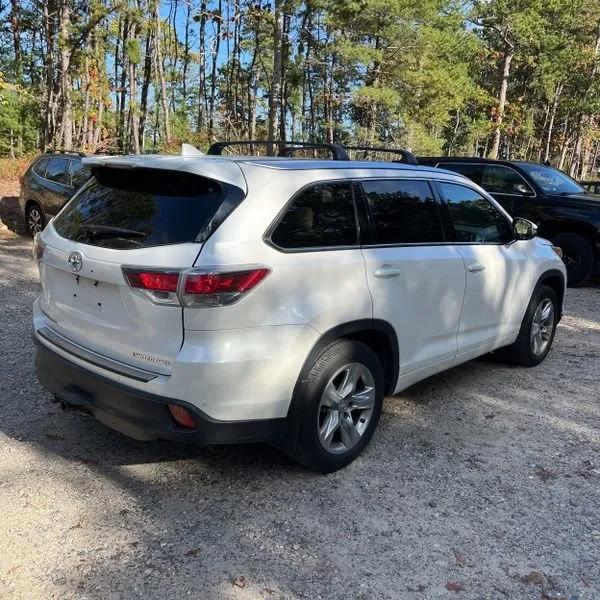 used 2015 Toyota Highlander car, priced at $14,495