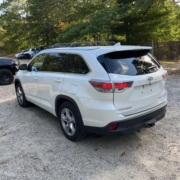used 2015 Toyota Highlander car, priced at $14,495