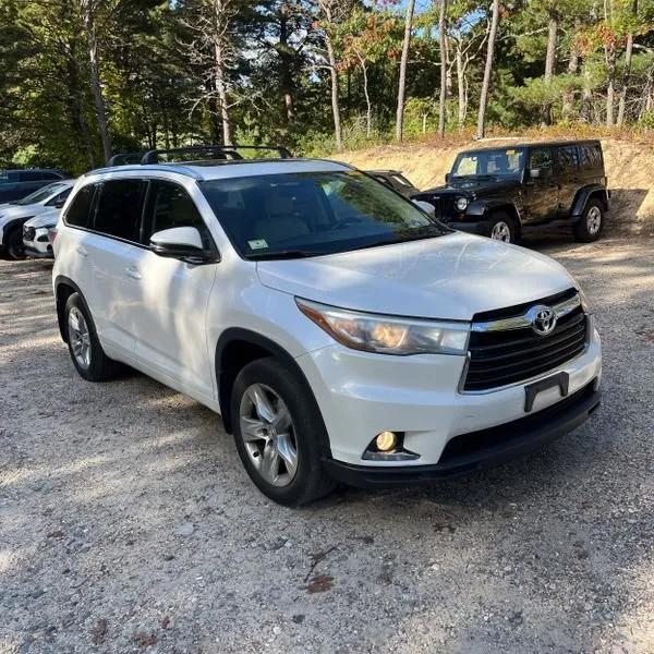 used 2015 Toyota Highlander car, priced at $14,495