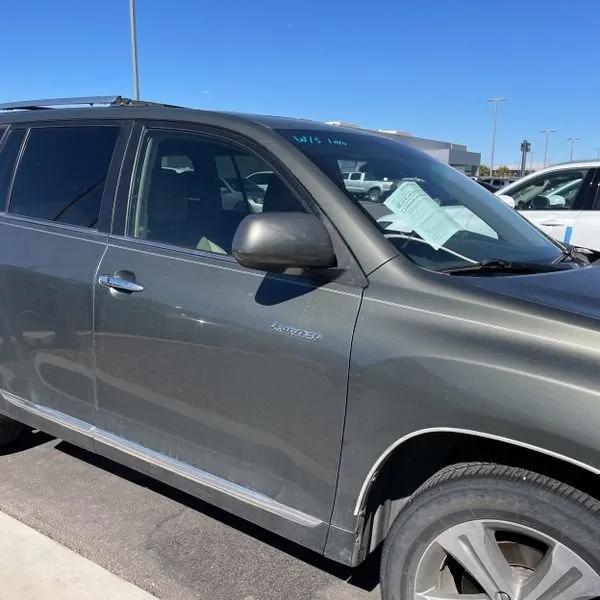 used 2012 Toyota Highlander car, priced at $8,995