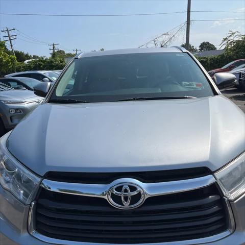 used 2016 Toyota Highlander car, priced at $15,995