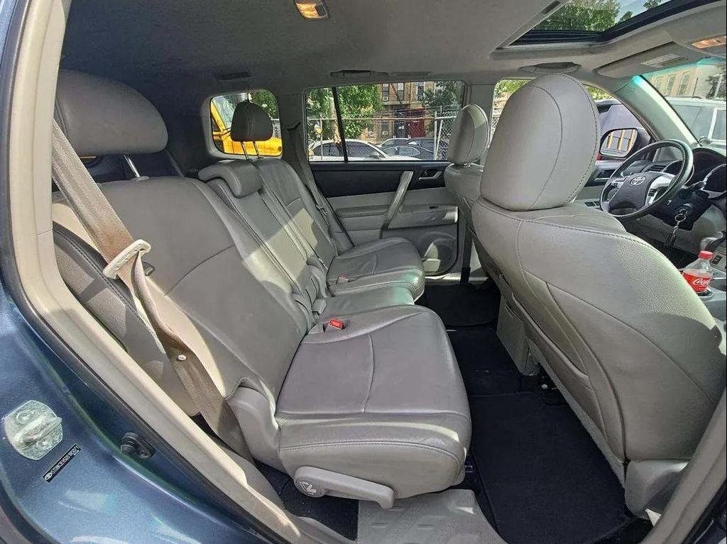 used 2013 Toyota Highlander car, priced at $9,495