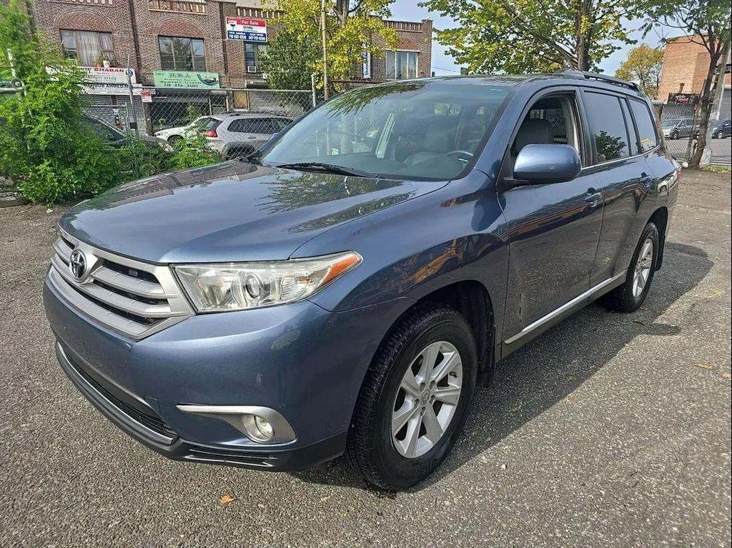 used 2013 Toyota Highlander car, priced at $9,495