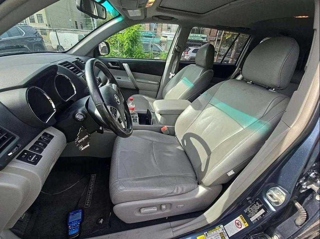 used 2013 Toyota Highlander car, priced at $9,495