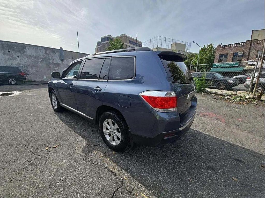 used 2013 Toyota Highlander car, priced at $9,495