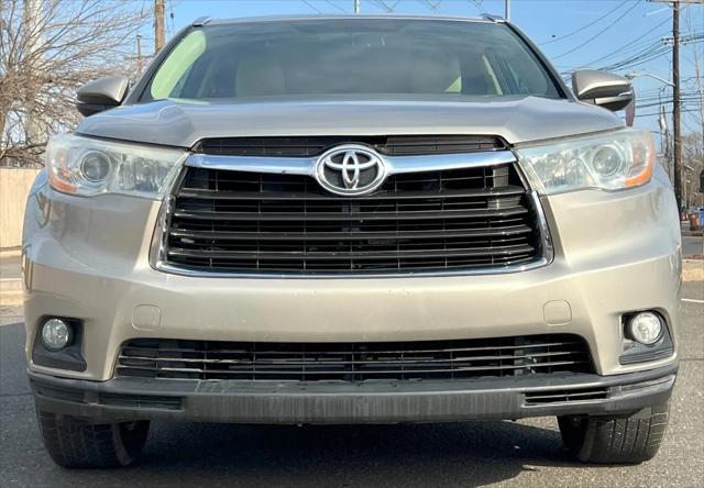 used 2014 Toyota Highlander car, priced at $12,995