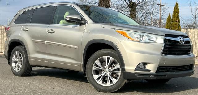 used 2014 Toyota Highlander car, priced at $12,995