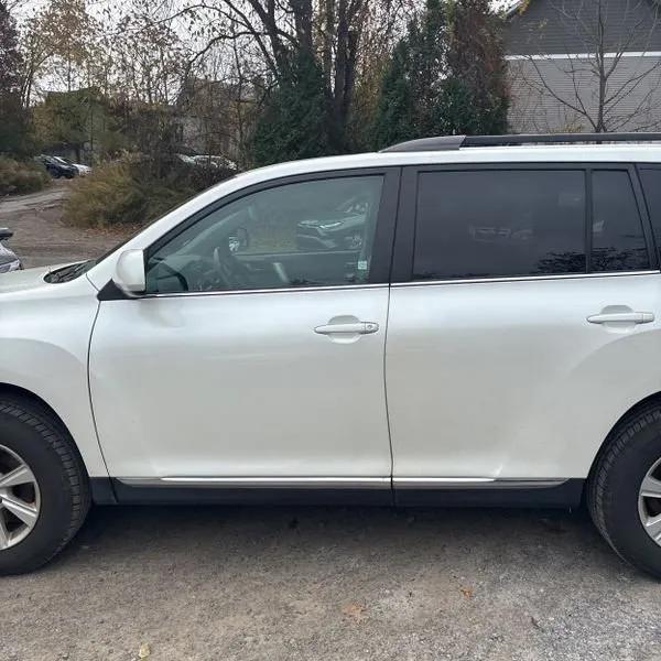 used 2012 Toyota Highlander car, priced at $7,495
