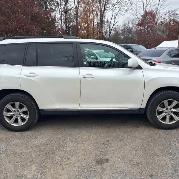 used 2012 Toyota Highlander car, priced at $7,495