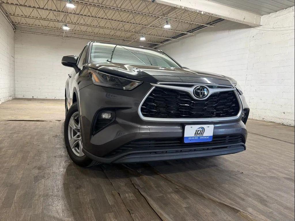 used 2022 Toyota Highlander car, priced at $27,995
