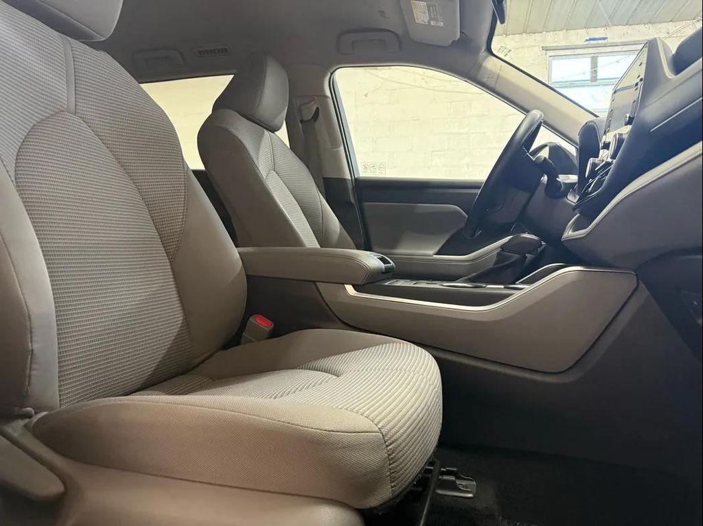 used 2022 Toyota Highlander car, priced at $27,995