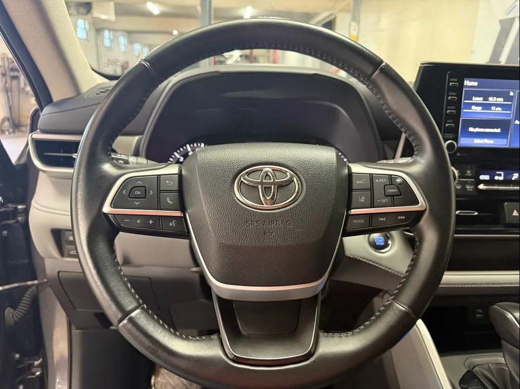 used 2022 Toyota Highlander car, priced at $27,995