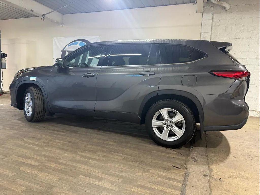 used 2022 Toyota Highlander car, priced at $27,995