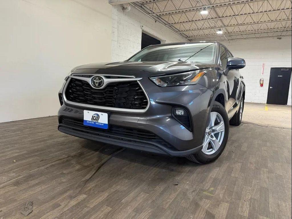 used 2022 Toyota Highlander car, priced at $27,995