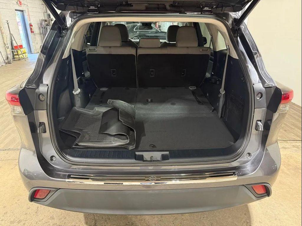 used 2022 Toyota Highlander car, priced at $27,995