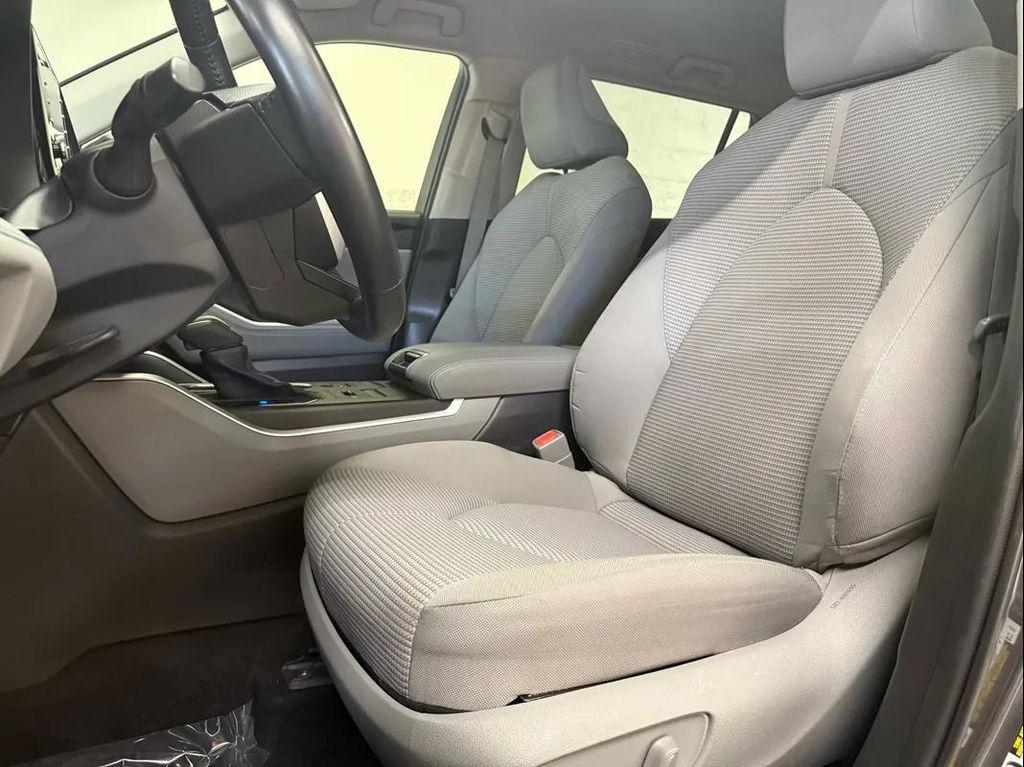 used 2022 Toyota Highlander car, priced at $27,995
