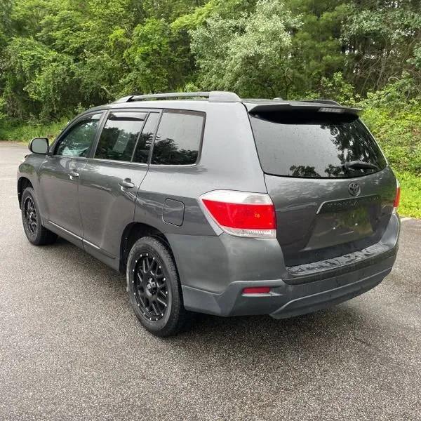 used 2013 Toyota Highlander car, priced at $8,495