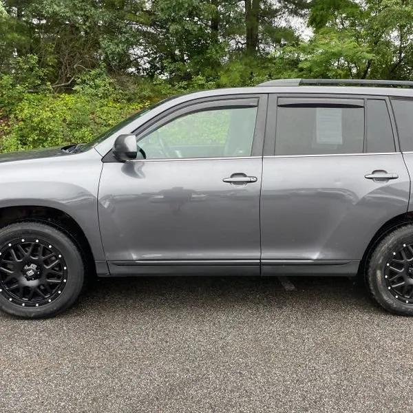 used 2013 Toyota Highlander car, priced at $8,495