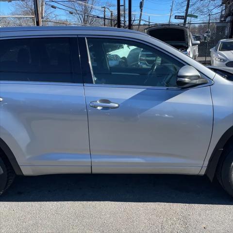 used 2014 Toyota Highlander car, priced at $11,995