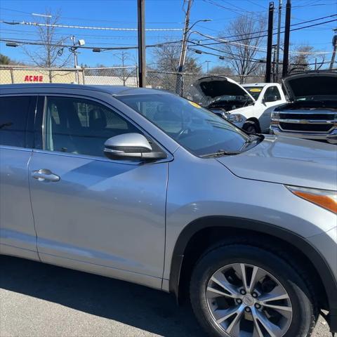 used 2014 Toyota Highlander car, priced at $11,995