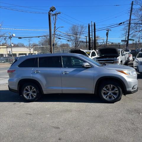 used 2014 Toyota Highlander car, priced at $11,995