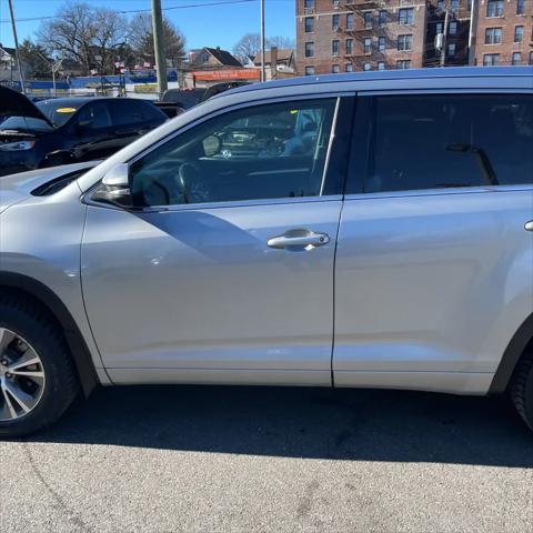 used 2014 Toyota Highlander car, priced at $11,995