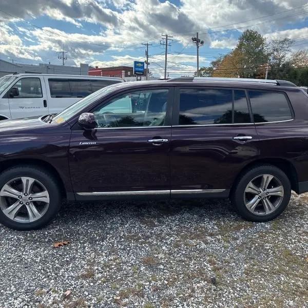 used 2011 Toyota Highlander car, priced at $9,495