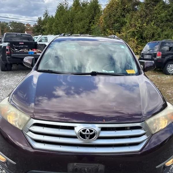 used 2011 Toyota Highlander car, priced at $9,495