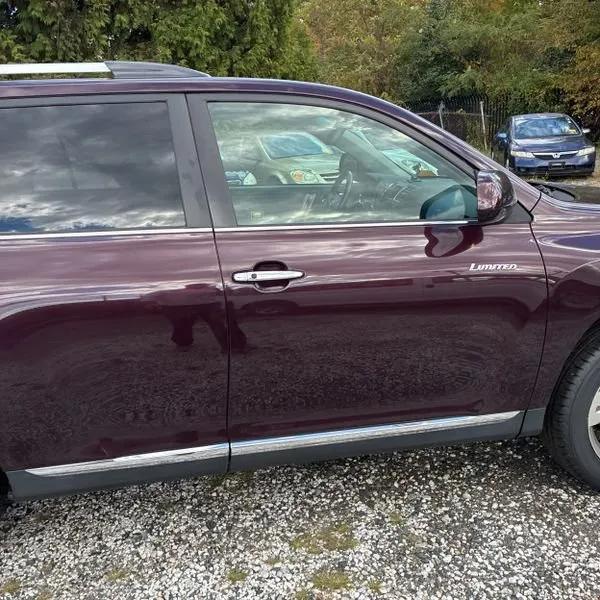 used 2011 Toyota Highlander car, priced at $9,495