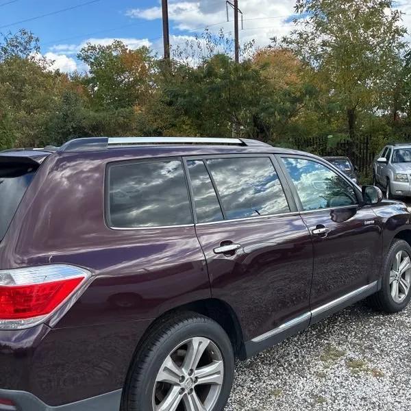 used 2011 Toyota Highlander car, priced at $9,495