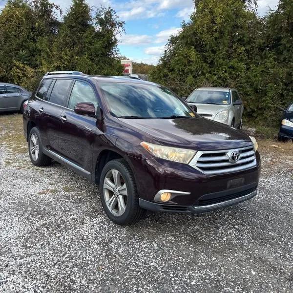 used 2011 Toyota Highlander car, priced at $9,495