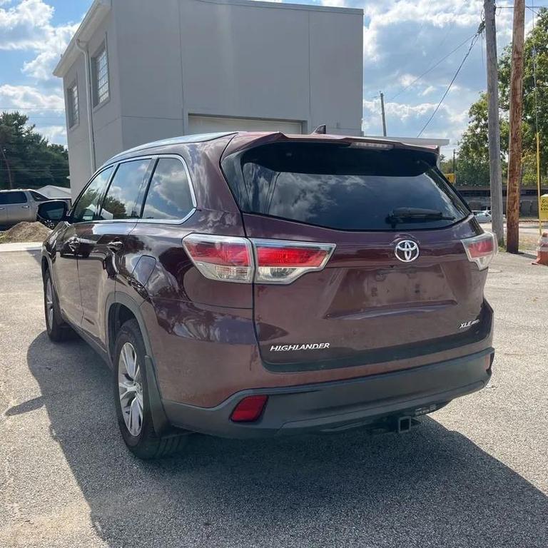 used 2015 Toyota Highlander car, priced at $13,995