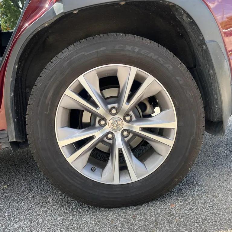 used 2015 Toyota Highlander car, priced at $13,995