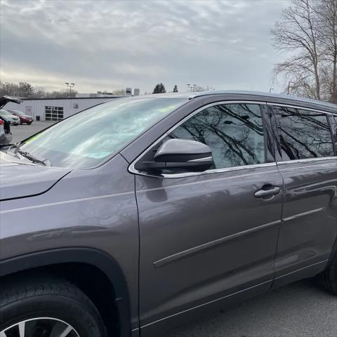 used 2016 Toyota Highlander car, priced at $14,995