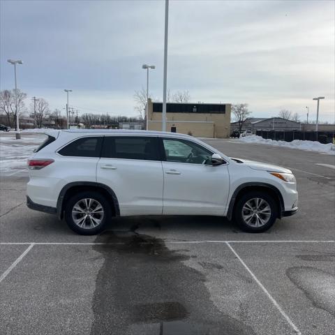 used 2015 Toyota Highlander car, priced at $13,995