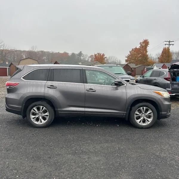 used 2015 Toyota Highlander car, priced at $14,495
