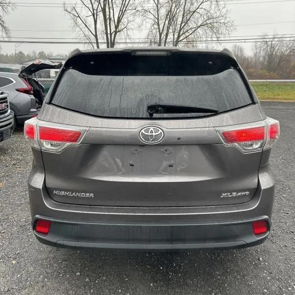 used 2015 Toyota Highlander car, priced at $14,495