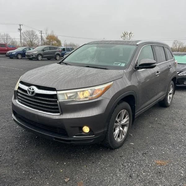 used 2015 Toyota Highlander car, priced at $14,495
